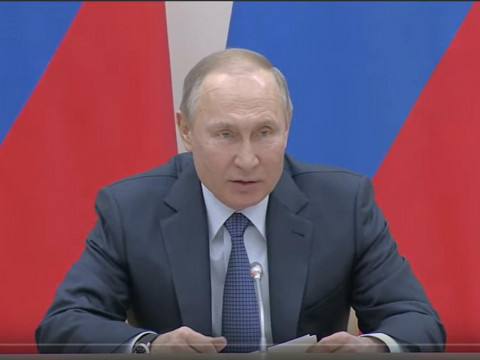 Путин поддержал поправку Александра Ролика в Конституцию страны