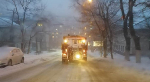 Часть дорог замело снегом в Приморье