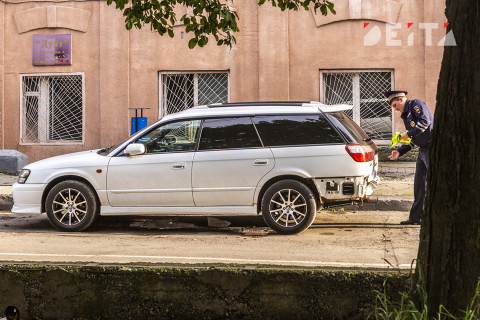 Штраф в 5 тысяч за парковку на газоне вводит Госдума