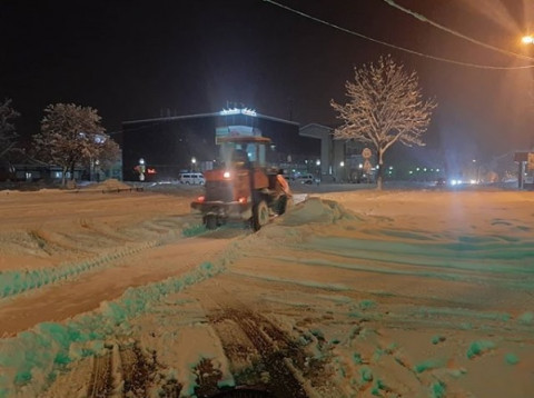 Снежные завалы разгребают в северном Приморье