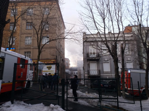 Жилой дом загорелся в центре Владивостока