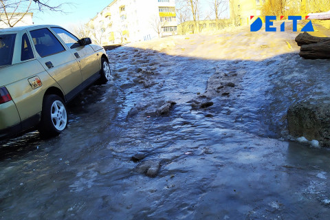 Прокуратура штрафует управляющие компании за «каток» во дворах