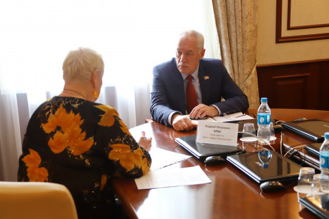 Председатель Думы города Владивостока Андрей Брик провел прием граждан