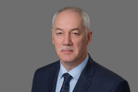 Председатель Думы Владивостока Андрей Брик поздравляет с Днем работников ЖКХ и бытового обслуживания населения