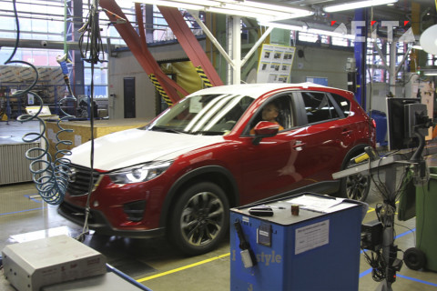 Автопром России оказался под угрозой из-за слабого рубля