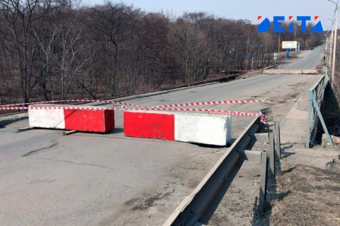 Мост в Фокино полностью перекрыт