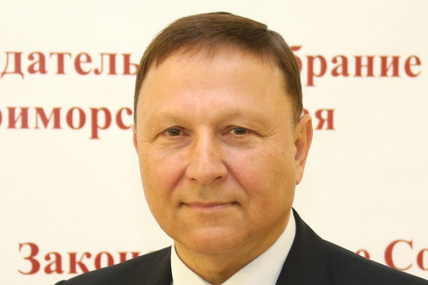 «Оставайтесь дома»: Александр Ролик обратился к приморцам
