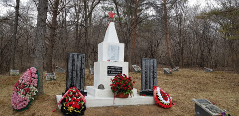 Памятники готовят ко Дню Победы в Приморье
