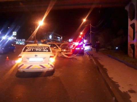 Сотрудник ГИБДД выдернул девушку из-под колес и попал в больницу во Владивостоке