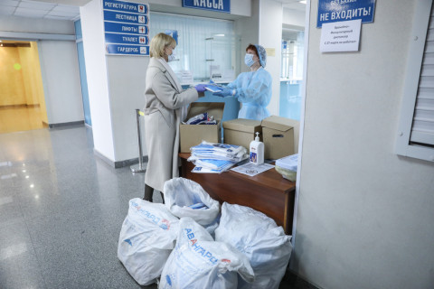 Пособие на покупку масок предложили ввести в России