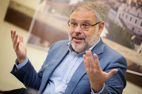 Экономист Михаил Хазин предсказал девальвацию рубля и падение уровня жизни