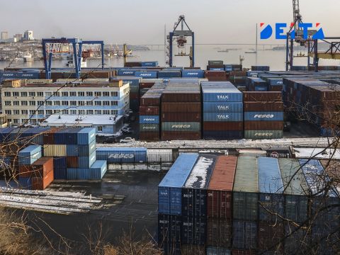 Нелегальные грибы и наркотики пытались перевезти через границу в Приморье
