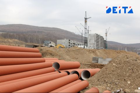 Четыре дома для детей-сирот и переселенцев из аварийного жилья строят в столице Приморья