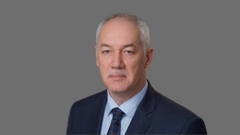 Председатель Думы Владивостока Андрей Брик поздравляет с Днем местного самоуправления