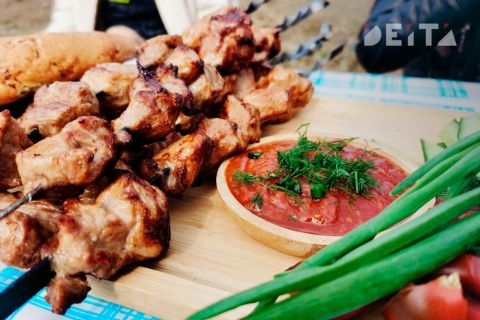 Шашлычник - новая профессия: растет спрос на необычную подработку