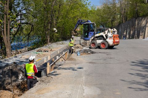 Сразу несколько улиц Владивостока ремонтируют комплексно