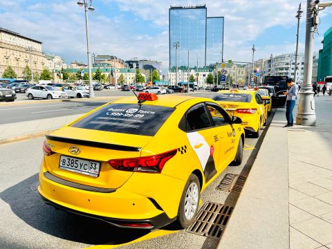 Такси с пропиской: в России утвердили правила для локализации автопарка