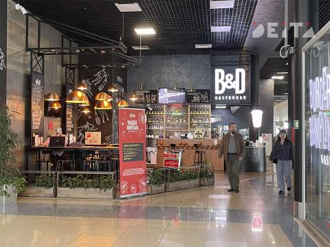 Потолок обвалился в терминале аэропорта Владивосток