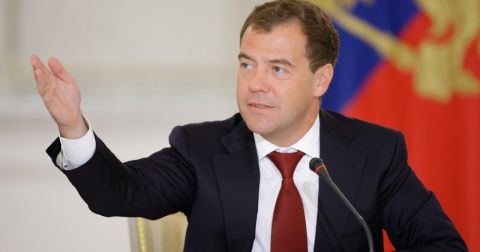 Медведев пригласил Маска на Парад Победы в Москве