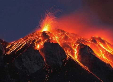Извержение вулкана началось на Камчатке