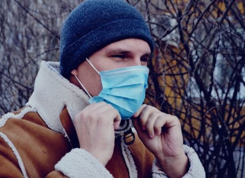 В Петербург вернулся масочный режим