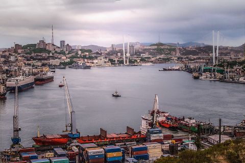 Опасное явление: Парящие корабли замечены в бухте Золотой Рог