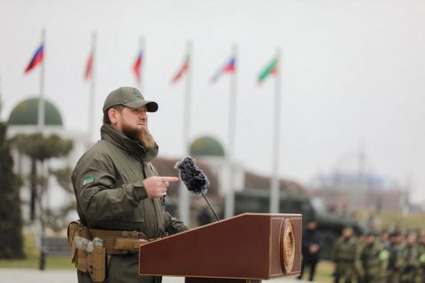 Кадыров призвал отправить штабных генералов на фронт