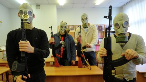 Школьников научат стрелять из автоматов