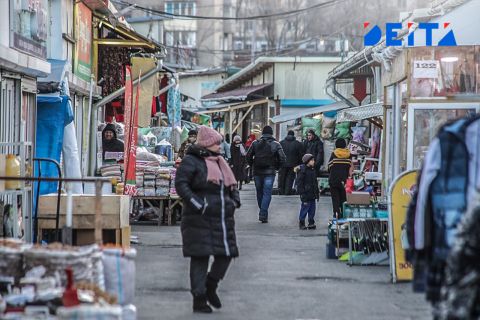 Рынок на Спортивной всё - силовики дежурят у входов в ТЦ