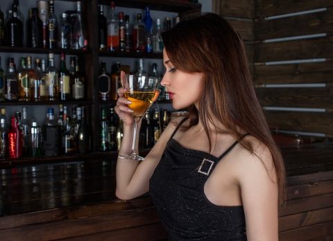 Возрастной ценз при продаже алкоголя могут повысить в России