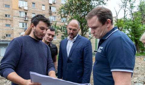 Мэр Владивостока оценил комплексный ремонт дворов в Первомайском районе