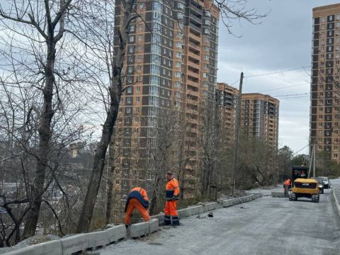 На Нейбута продолжается капитальный ремонт дорожного покрытия