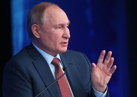 Меньше сложностей на таможне: Путин призвал упростить процедуры для бизнеса