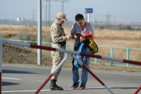 «Это воздух свободы!»: Казахи стебутся над убежавшими из России