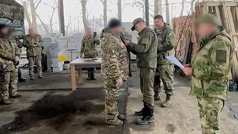 Кожемяко наградил добровольцев отряда «Тигр» в зоне спецоперации
