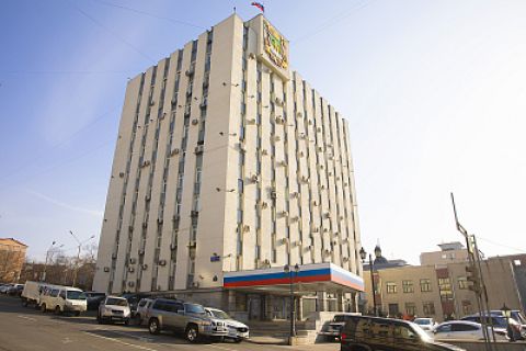 Многодетные семьи Владивостока активно подают заявления на получение денежной выплаты