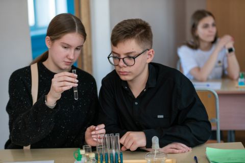 Школьники Находки улучшают город необычными методами