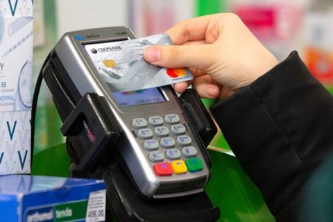Мошенники превращают россиян в преступников на кассе в магазинах