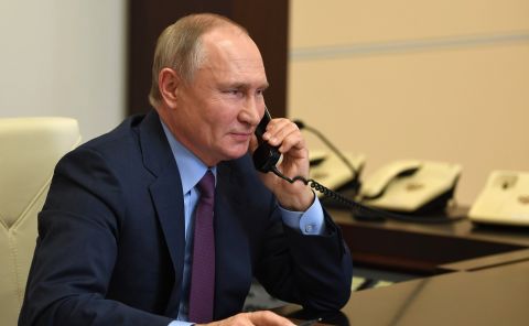 «Дорогой друг»: Путин поздравил Си Цзиньпина