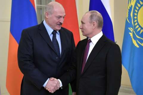 "Лукашенко - непростой": Путин рассказал об объединении с Белоруссией   