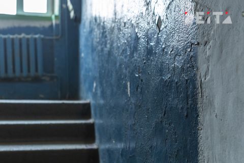 Дом разорённой муниципальной УК расходится по швам во Владивостоке