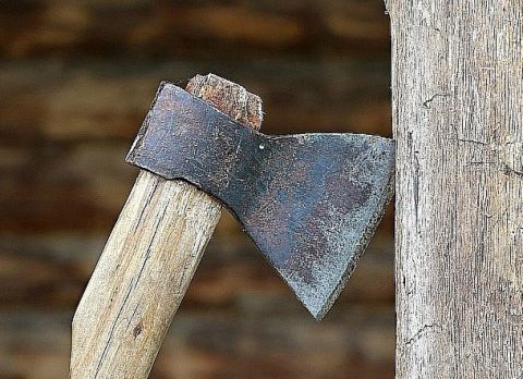Житель Владивостока зарубил туристическим топором знакомого