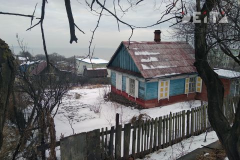 Хулиганы вломились в частный дом и чуть не убили его хозяина в Приморье