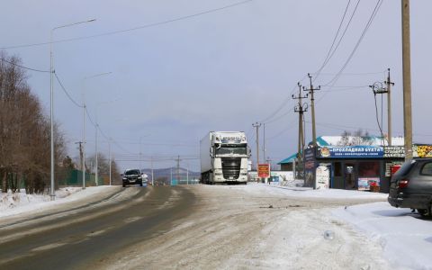 Хитрая схема большегрузов угрожает детям в Приморье