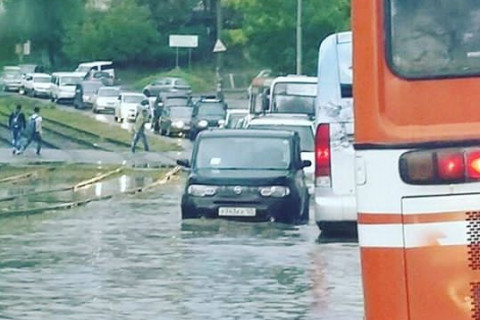 Автомобилисты не должны забывать об этом в дождь