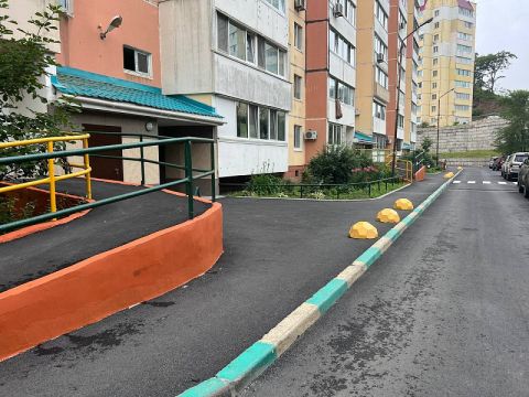 Почти 70 дворов ремонтируют во Владивостоке одновременно