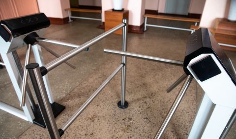 Школы Владивостока стали безопаснее