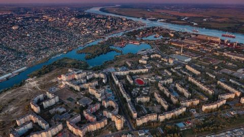 Уезжают даже памятники: Херсон готовится к большой битве