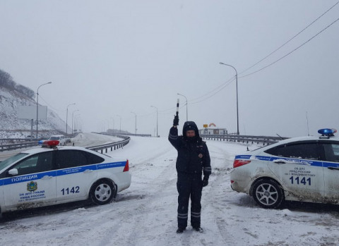 Авария с большегрузом парализовала движение на объездной трассе во Владивостоке