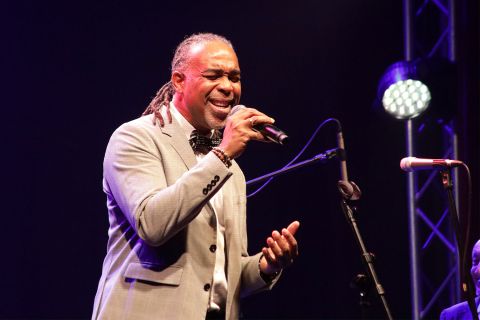 Джазовый трубач из Франции в свой День рождения сыграл для зрителей Владивостока